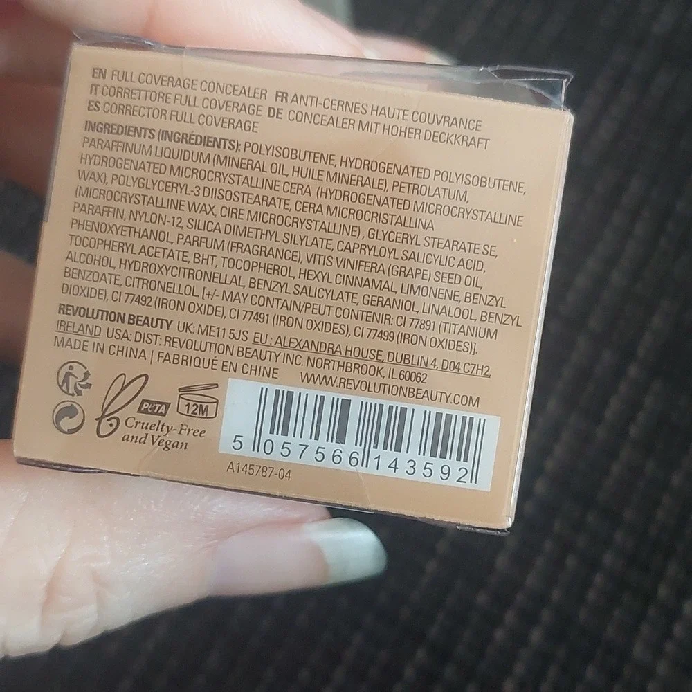 New makeup revolution‎ ultimate coverage concealer Deep Tan